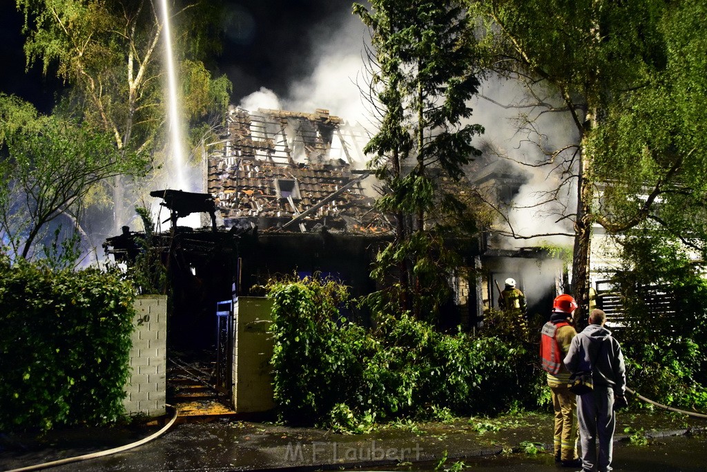 Grossfeuer Einfamilienhaus Siegburg Muehlengrabenstr P0285.JPG - Miklos Laubert